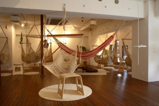 Illustration for article titled Japan's Hammock Cafes Are Perfect for Lazy People